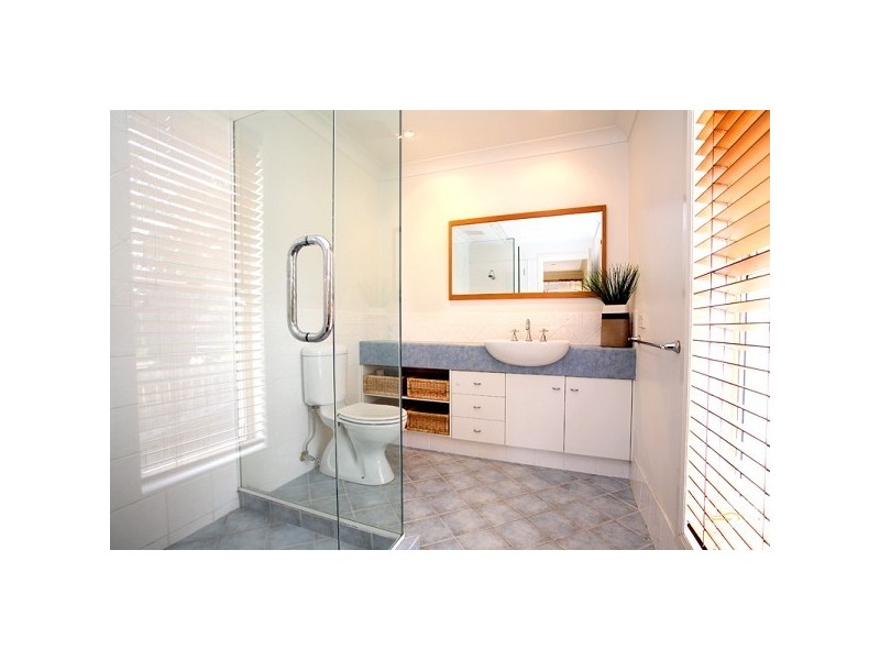 10 Carissa Place, Chapel Hill QLD 4069