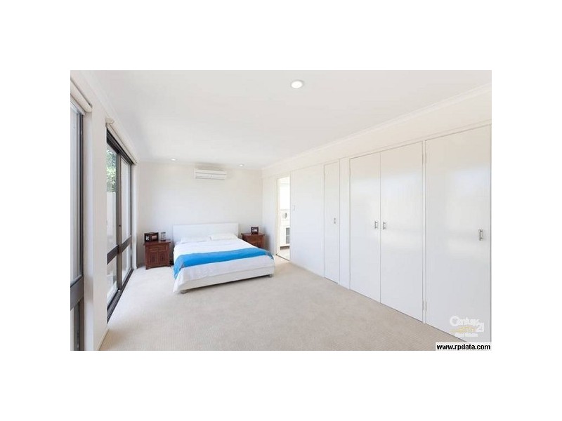 10 Kiandra Strreet, Chapel Hill QLD 4069