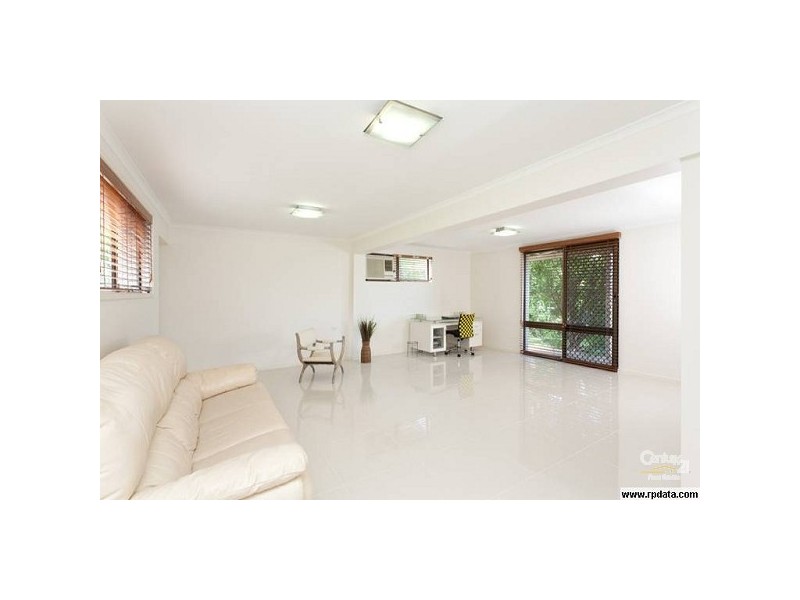 10 Kiandra Strreet, Chapel Hill QLD 4069