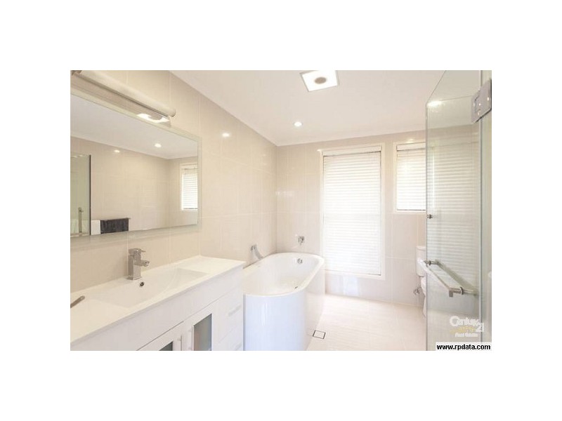 10 Kiandra Strreet, Chapel Hill QLD 4069