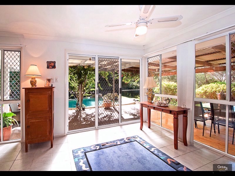 73 Gibson Crescent, Bellbowrie QLD 4070