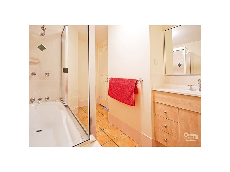 138 Stanley Terrace, Taringa QLD 4068