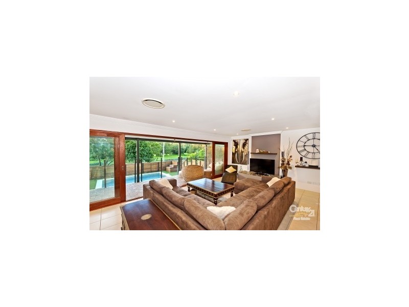 27 Moorfields Street, Fig Tree Pocket QLD 4069