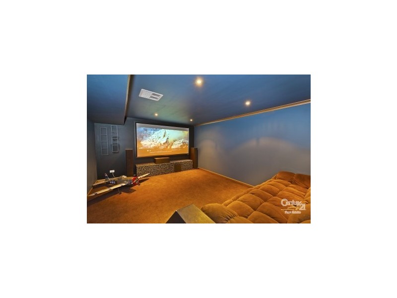 27 Moorfields Street, Fig Tree Pocket QLD 4069