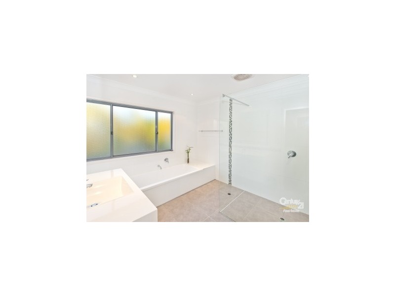 27 Moorfields Street, Fig Tree Pocket QLD 4069