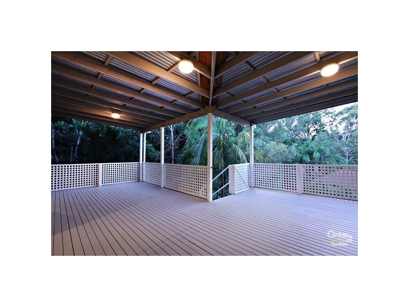 8 Torridon Close, Chapel Hill QLD 4069