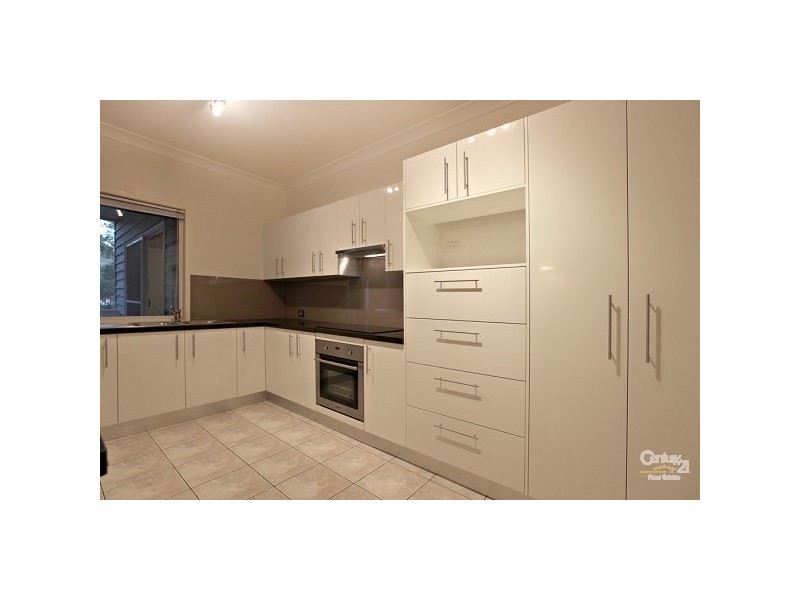 8 Torridon Close, Chapel Hill QLD 4069