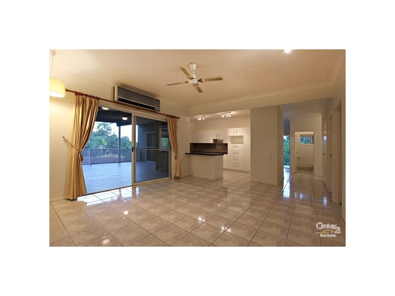 8 Torridon Close, Chapel Hill QLD 4069