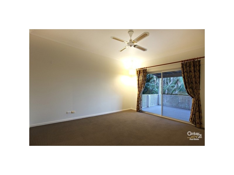 8 Torridon Close, Chapel Hill QLD 4069