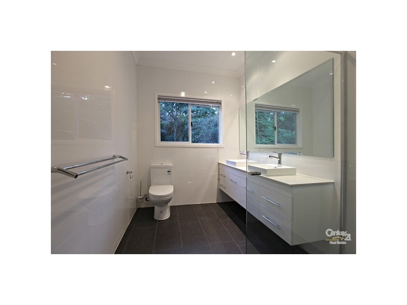 8 Torridon Close, Chapel Hill QLD 4069