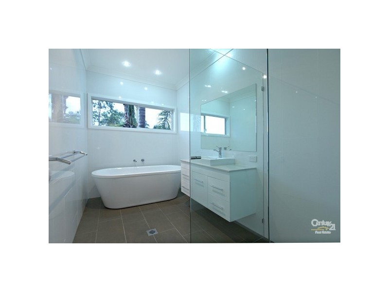 8 Torridon Close, Chapel Hill QLD 4069