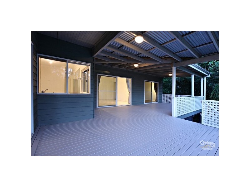 8 Torridon Close, Chapel Hill QLD 4069