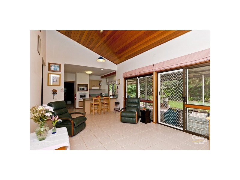 1 Palm Court, Bellbowrie QLD 4070