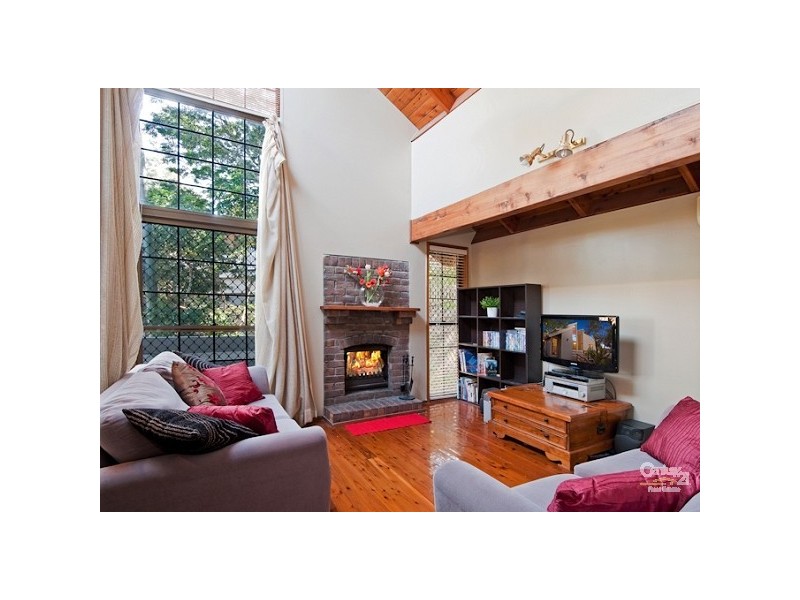 8 Jocelyn Court, Chapel Hill QLD 4069