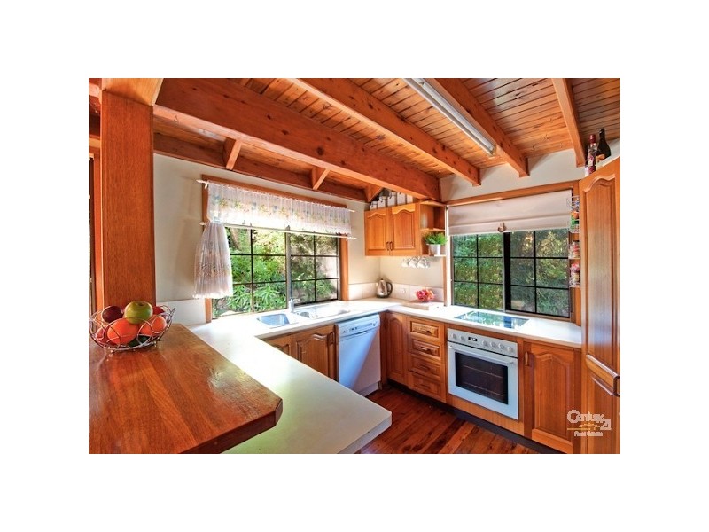 8 Jocelyn Court, Chapel Hill QLD 4069