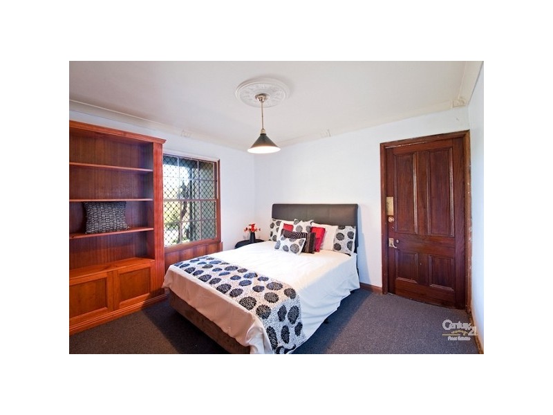 8 Jocelyn Court, Chapel Hill QLD 4069