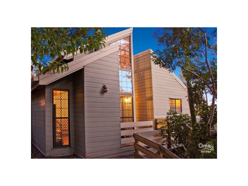 8 Jocelyn Court, Chapel Hill QLD 4069