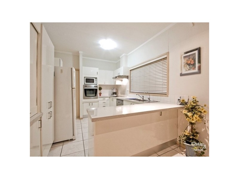 10 Marmindie Street, Chapel Hill QLD 4069