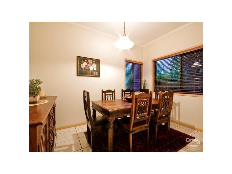 10 Marmindie Street, Chapel Hill QLD 4069