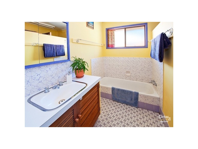 2 Caber Street, Kenmore QLD 4069