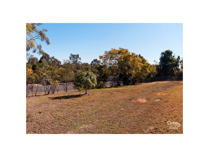 77 Parasol Street, Bellbowrie QLD 4070