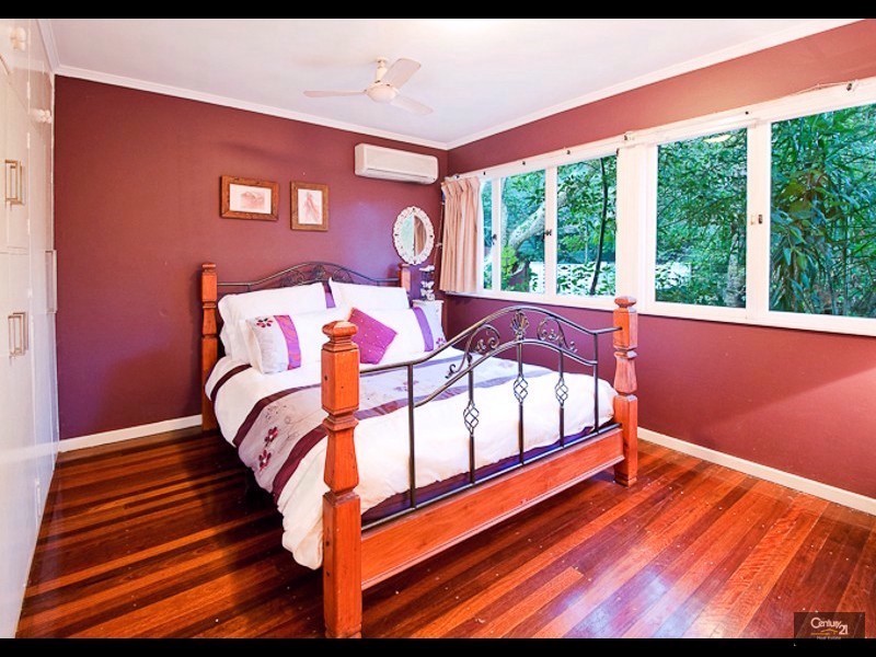 13 Tarbet Street, Kenmore QLD 4069