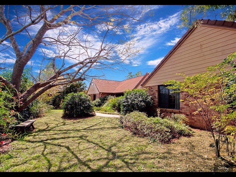 15 Pioneer Crescent, Bellbowrie QLD 4070