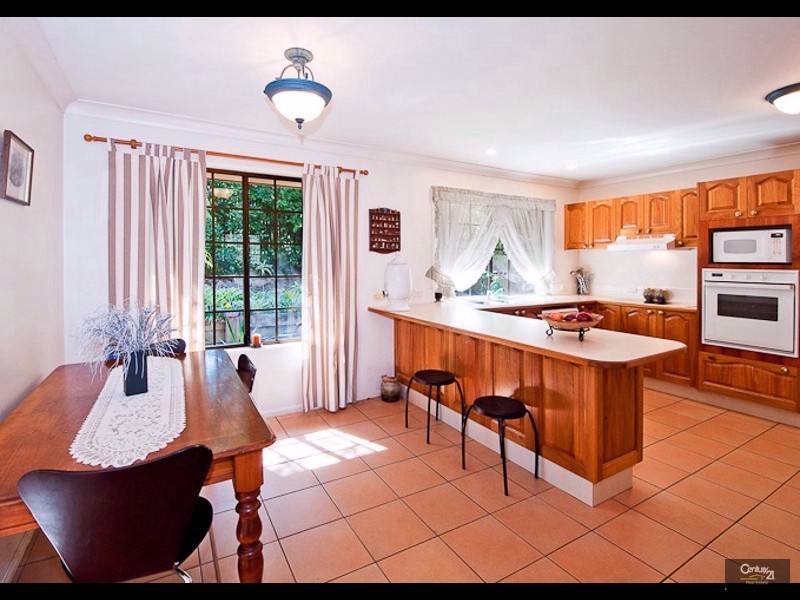 15 Pioneer Crescent, Bellbowrie QLD 4070