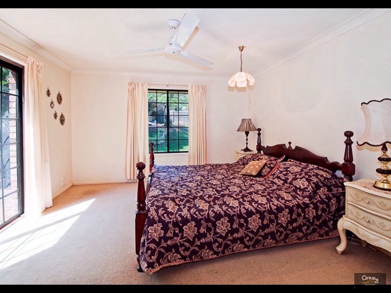 15 Pioneer Crescent, Bellbowrie QLD 4070