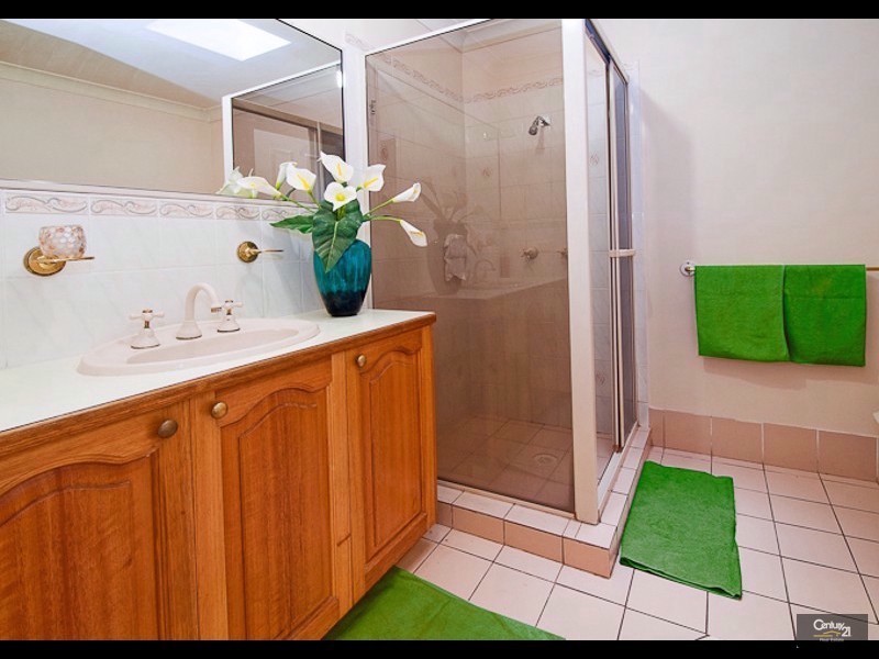 15 Pioneer Crescent, Bellbowrie QLD 4070