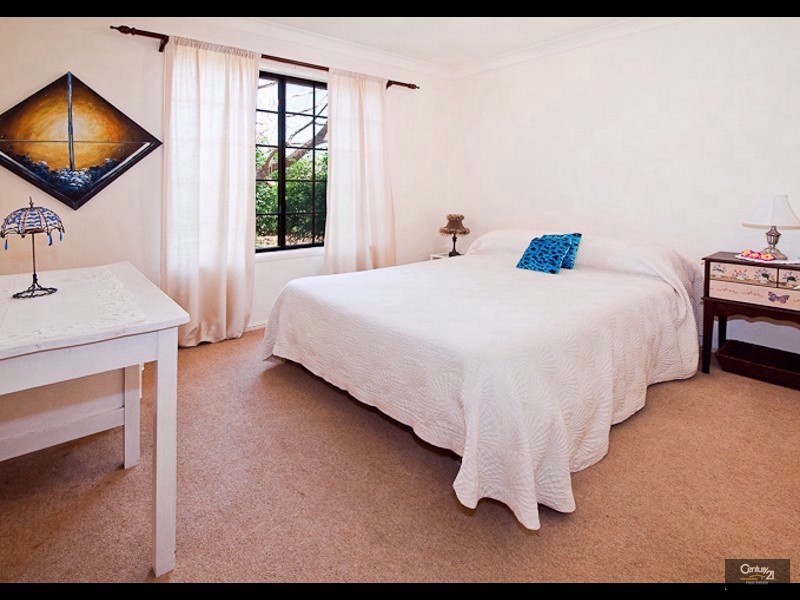 15 Pioneer Crescent, Bellbowrie QLD 4070