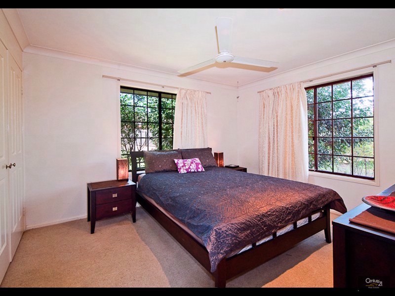 15 Pioneer Crescent, Bellbowrie QLD 4070