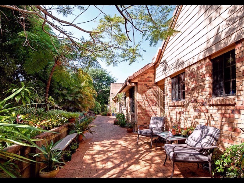 15 Pioneer Crescent, Bellbowrie QLD 4070