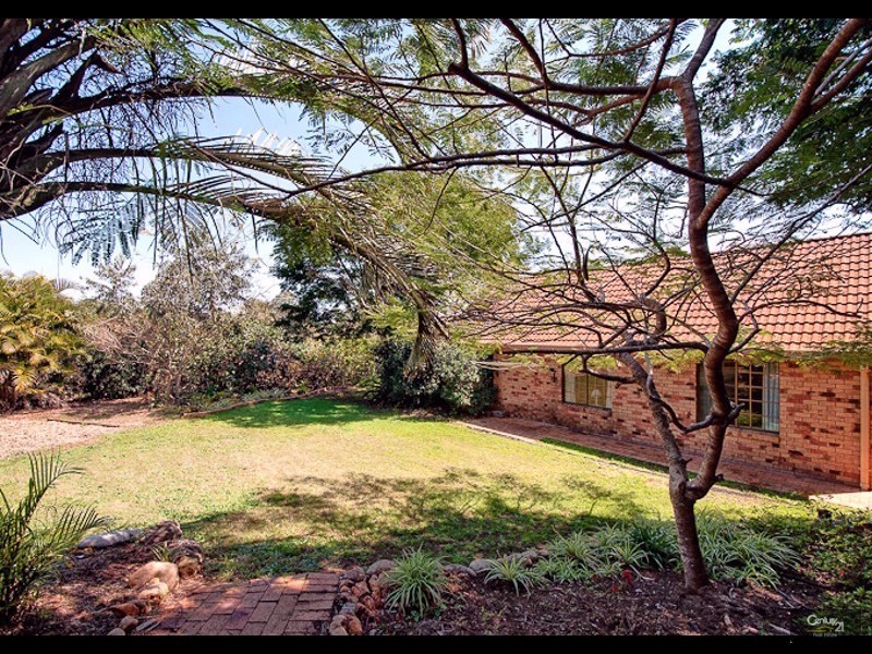 15 Pioneer Crescent, Bellbowrie QLD 4070