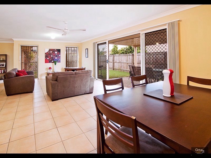 2/21 Golden Crest Place, Bellbowrie QLD 4070