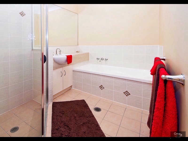 2/21 Golden Crest Place, Bellbowrie QLD 4070
