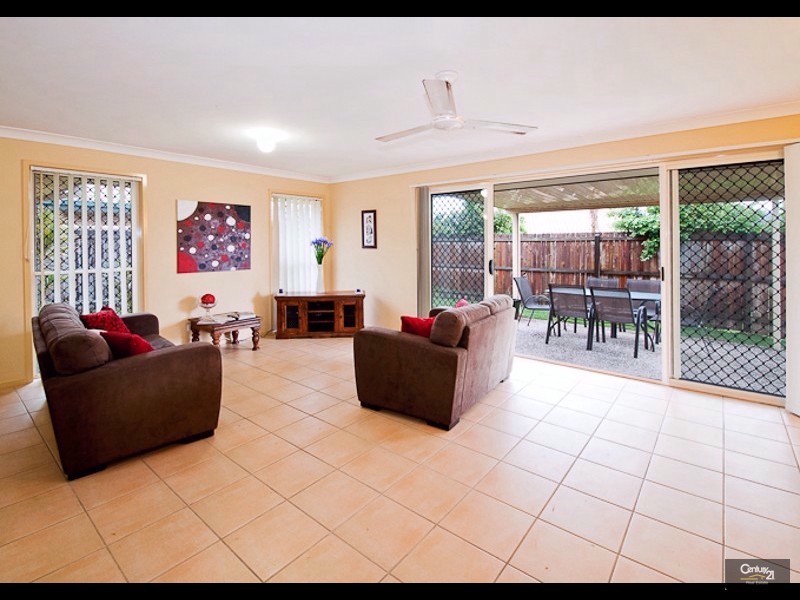 2/21 Golden Crest Place, Bellbowrie QLD 4070