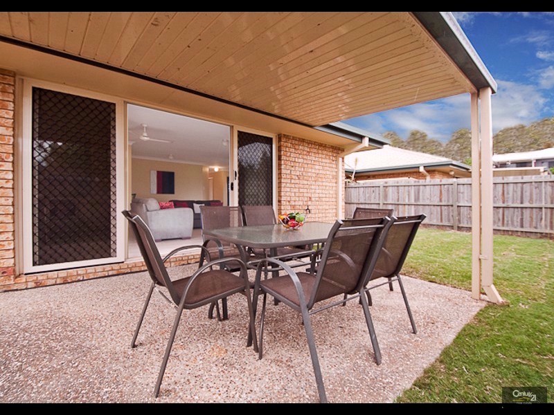 2/21 Golden Crest Place, Bellbowrie QLD 4070