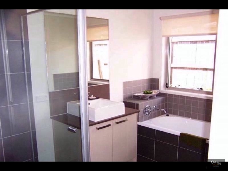 35 Rise Place, Moggill QLD 4070