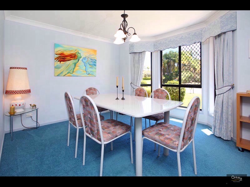 5 Pioneer Crescent, Bellbowrie QLD 4070