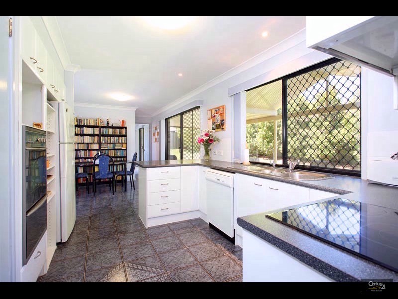 5 Pioneer Crescent, Bellbowrie QLD 4070