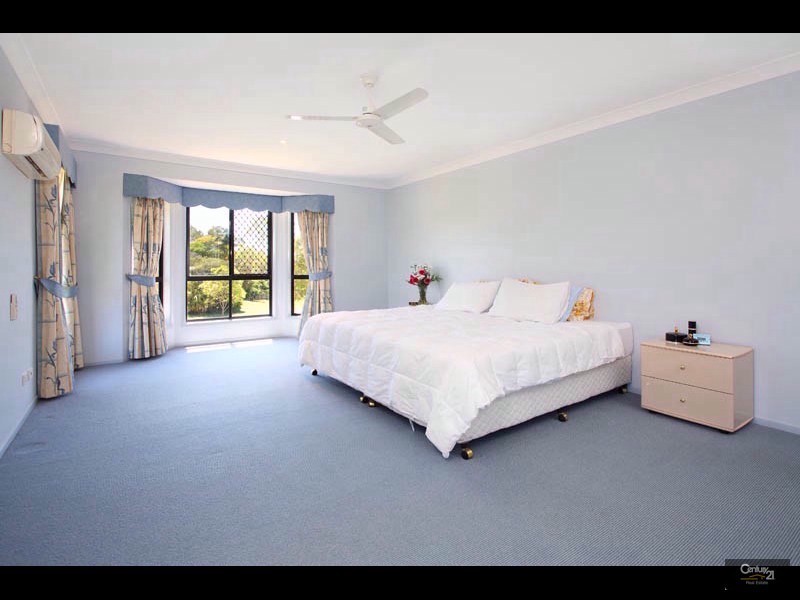 5 Pioneer Crescent, Bellbowrie QLD 4070