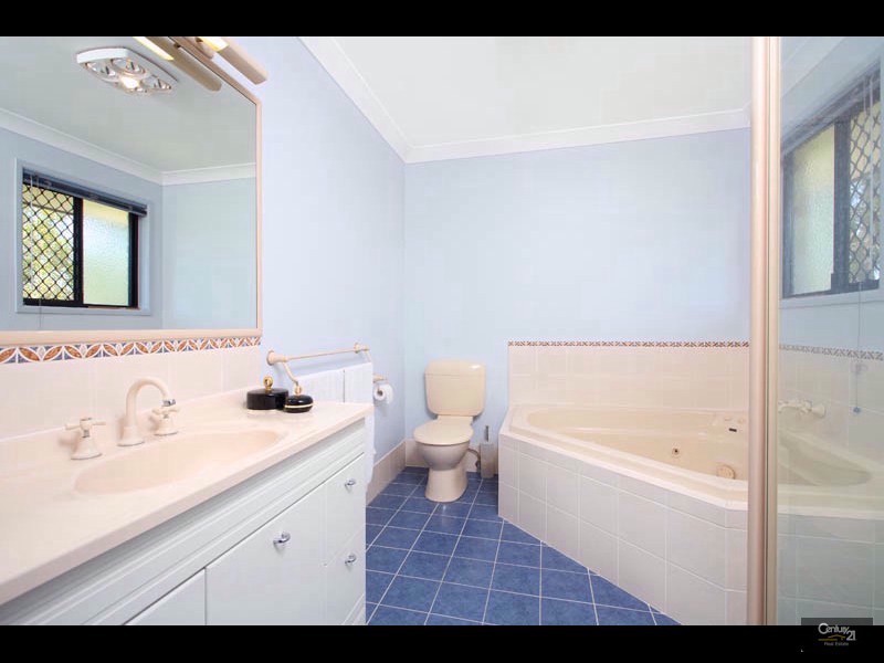 5 Pioneer Crescent, Bellbowrie QLD 4070