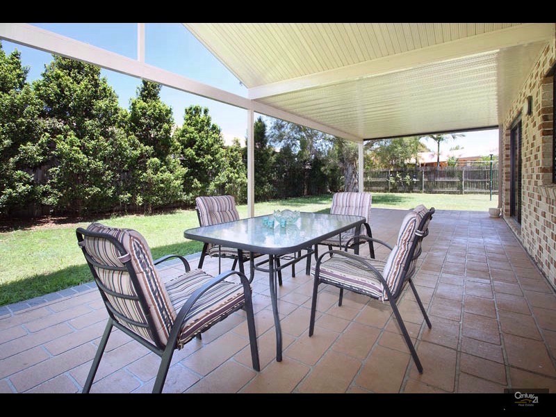 5 Pioneer Crescent, Bellbowrie QLD 4070