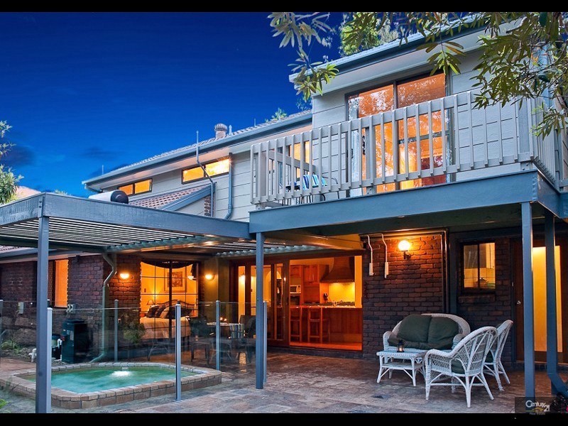 25 Tillbrook Street, Chapel Hill QLD 4069