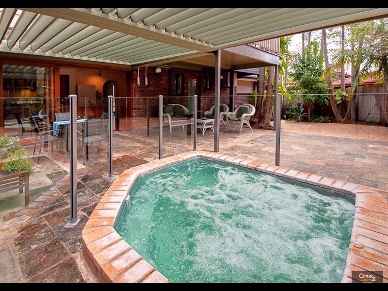 25 Tillbrook Street, Chapel Hill QLD 4069