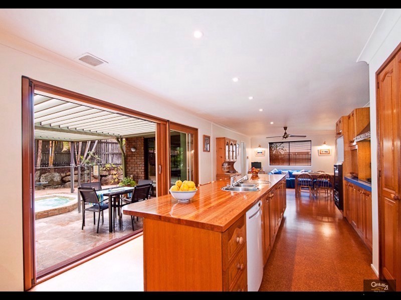 25 Tillbrook Street, Chapel Hill QLD 4069