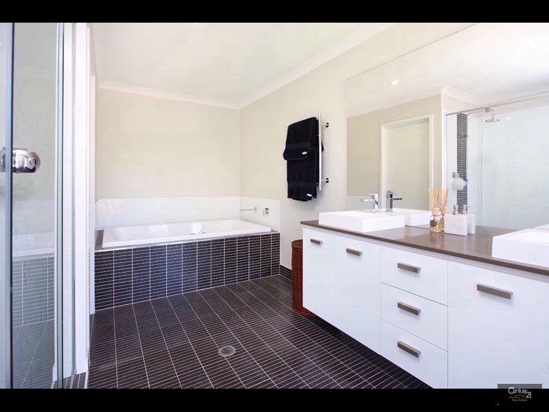 21 Hendos Place, Moggill QLD 4070