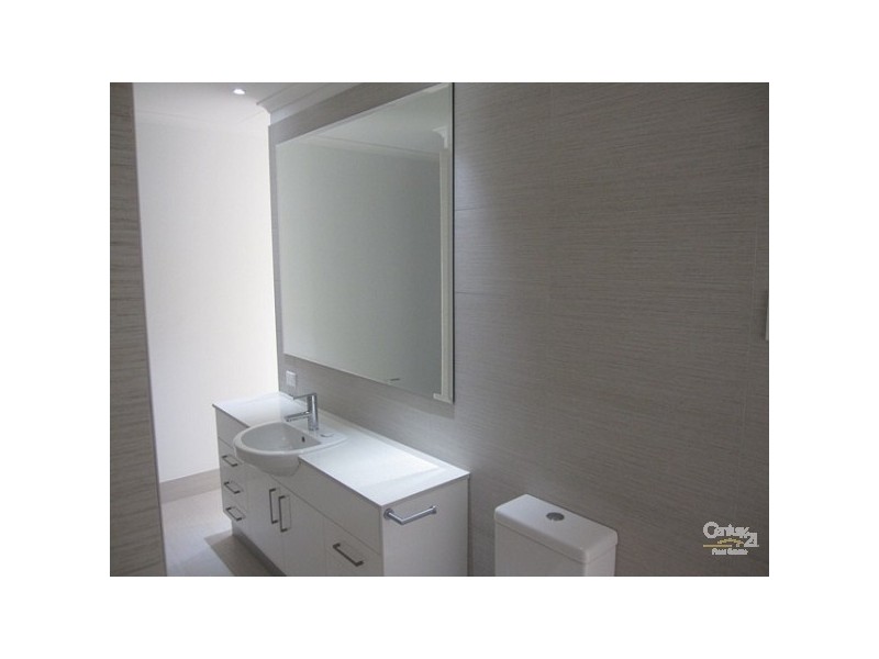 8 Joseph Avenue, Moggill QLD 4070