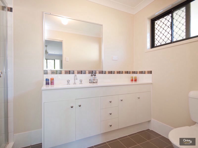 11 Eucalypt Place, Anstead QLD 4070